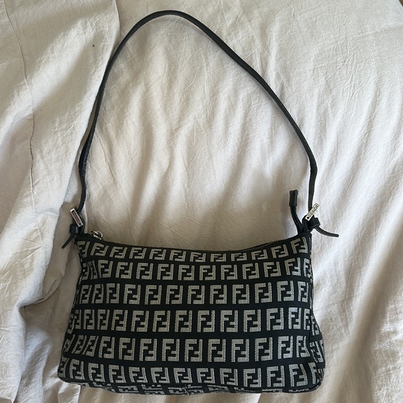 Fendi Baguette Bag black & cream - Picture 2 of 8